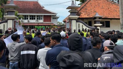 Mahasiswa Demo DPRD Pamekasan, Tolak Revisi UU TNI