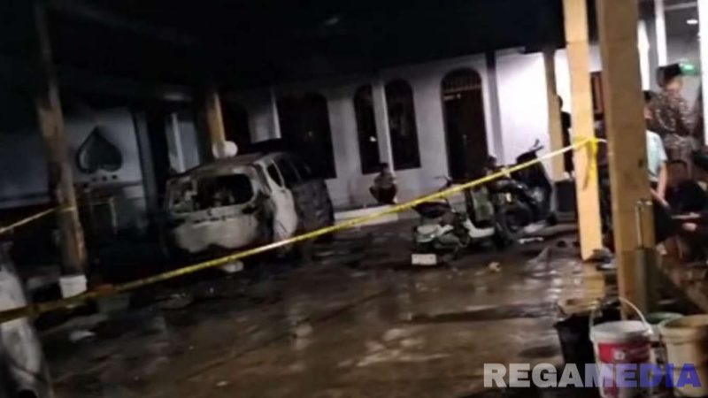 Caption: potongan video yang beredar di media sosial usai peristiwa dua mobil terbakar, (dok. regamedianews). 