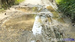 Warga Panggung Keluhkan Jalan Rusak di Desanya