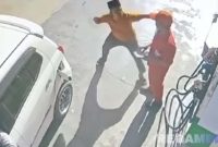 Caption: potongan video viral, konsumen hendak memukul karyawan SPBU di Kecamatan Jrengik, (dok. regamedianews). 