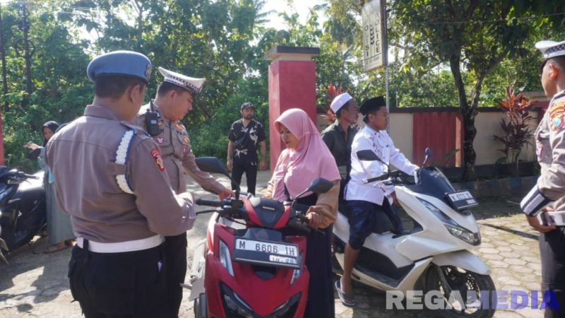 Caption: personel gabungan Polres Bangkalan saat melaksanakan Operasi Cipta Kondisi, (dok. regamedianews). 