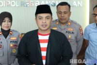 Caption: Kapolres Bangkalan AKBP Hendro Sukmono, didampingi Kasat Reskrim dan Kasi Humas Polres Bangkalan, (dok. regamedianews). 