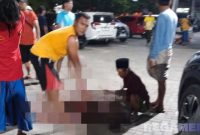 Caption: foto korban pembacokan di halaman rumah sakit Ketapang Sampang yang beredar di media sosial. 