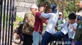 Caption: potongan video kejadian penganiayaan didepan sekolah Al-Fadlaly Klampis Bangkalan, (dok. regamedianews). 