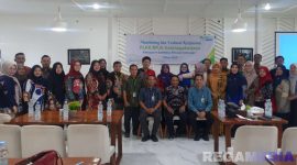 Caption: pose bersama usai monitoring dan evaluasi terhadap kerja sama Pelayanan Kecelakaan Kerja (PLKK). 