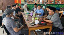 Caption: Pengurus MKKS SMA Swasta Kabupaten Sampang saat bersama Pengurus SMSI, (dok. regamedianews). 