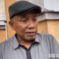 Caption: Ketua LSM PAKIS, Abdurrahman Tahir, usai memenuhi panggilan Kejari Bangkalan, (dok. regamedianews). 
