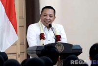Caption: Bupati Sampang (H. Slamet Junaidi), sampaikan sambutan saat membuka pelatihan kerja berbasis komputer. 
