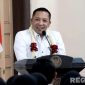 Caption: Bupati Sampang (H. Slamet Junaidi), sampaikan sambutan saat membuka pelatihan kerja berbasis komputer. 