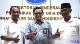 Caption: Pengurus SMSI Jawa Timur saat bersama Dirjen Paud, Pendidikan Dasar dan Menengah Kemendikdasmen RI (Gogot Suharwoto). 