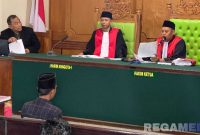Caption: sidang putusan oleh Hakim PN Bangkalan terhadap Moh Maulidi terdakwa kasus pembunuhan seorang mahasiswi UTM, Een Jumiyanti. 