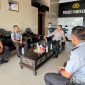 Caption: Kalapas Narkotika Kelas IIA Pamekasan bersama pejabat strukturalnya saat kunjungan kerja ke Polres Pamekasan. 