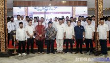 Caption: Pengurus SMSI Madura Raya saat dilantik di Pendopo Keraton Agung Sumenep, (dok. regamedianews). 