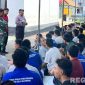Caption: Petugas Rutan Sampang didampingi TNI-Polri, saat memberikan pembinaan kepada para narapidana (napi). 