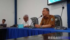 Caption: Kepala Diskominfo Sampang Amrin Hidayat menjelaskan hasil analisis teknis video hoax Bupati Sampang, (dok. regamedianews). 