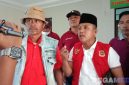 Caption: Ketua Ormas Madas Sampang (Umar Faruk) saat diwawancara awak media usai audiensi dengan pihak RSUD dr.Mohamad Zyn Sampang. 