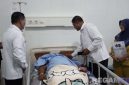 Caption: Dirjenpas (Mashudi) saat menyambangi petugas Lapas Nabire yang dirawat di rumah sakit akibat dianiaya napi dengan senjata tajam. 