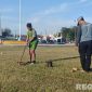 Caption: persiapan menuju Porprov Jatim 2025, atlet KONI Sampang cabor woodball, tengah melakukan latihan di Alun-Alun Trunojoyo, (dok. regamedianews). 