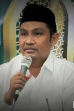 Diwarnai Isak Tangis, Warga Banjiri Pemakaman Ketua PCNU Pamekasan di Jember