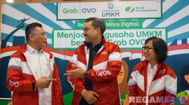 Caption: Direktur Kepesertaan BPJS Ketenagakerjaan (Pramudya Iriawan Buntoro) bersama Menteri Koperasi dan UKM Republik Indonesia (Maman Abdurrahman) dan Country Managing Director Grab Indonesia (Neneng Goenadi). 