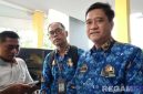 Caption: Plt Direktur RSUD Mohammad Zyn Sampang dr.Bhakti Setiyo Tunggal (kanan), saat diwawancara awak media, (dok. regamedianews). 