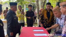 Caption: penandatanganan pakta integritas pimpinan OPD di lingkungan Pemkab Gorut dan Camat se-Kabupaten Gorut, di RTH Molingkapoto Kecamatan Kwandang. 