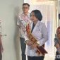 Caption: pegawai Lapas Narkotika Pamekasan saat menerima kunjungan dua Duta Pelajar Anti Narkoba Jawa Timur (Azza Rana Bilques dan Alfitra Ainiarrifa). 