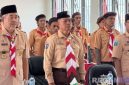 Caption: Kalapas Narkotika Pamekasan bersama Kwarcab Gerakan Pramuka, mengikuti zoom dengan Menteri Imipas dalam kegiatan Perkemahan Satya Dharma Bhakti Pemasyarakatan. 