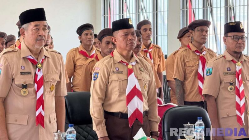 Caption: Kalapas Narkotika Pamekasan bersama Kwarcab Gerakan Pramuka, mengikuti zoom dengan Menteri Imipas dalam kegiatan Perkemahan Satya Dharma Bhakti Pemasyarakatan. 