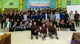 Caption: mahasiswa Fakultas Teknik Universitas Islam Madura (UIM) pose bersama usai gelar TECHNOfest 2025.