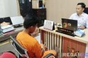 Caption: tersangka pembunuhan inisial RF, saat dimintai keterangan penyidik Satreskrim Polres Bangkalan. 