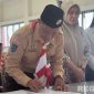 Caption: Kalapas Narkotika Kelas IIA Pamekasan tanda tangani surat kerjasama dengan Kwarcab Gerakan Pramuka dan Sanggar Senam Talang Siring. 
