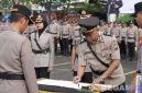Caption: Kapolres Sampang AKBP Hartono pimpin serah terima jabatan Wakapolres dan Kasat Intelkam, (sumber foto: Humas Polres Sampang). 