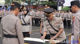 Caption: Kapolres Sampang AKBP Hartono pimpin serah terima jabatan Wakapolres dan Kasat Intelkam, (sumber foto: Humas Polres Sampang). 