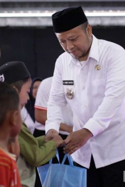 Wabup Sampang Hadir Ditengah Khitanan Massal