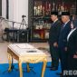 Caption: Bupati Sampang H.Slamet Junaidi saat melantik Direktur - Dewan Pengawas PDAM Trunojoyo dan melantik Dirut - Dirops PT GSM, (sumber foto: Prokopim Pemkab Sampang). 