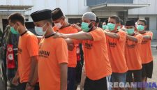 Caption: para pelaku penyalahgunaan narkoba jenis sabu yang berhasil diamankan Polres Pamekasan. 