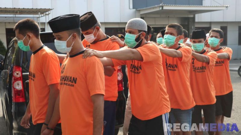 Caption: para pelaku penyalahgunaan narkoba jenis sabu yang berhasil diamankan Polres Pamekasan. 