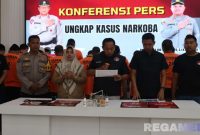 Caption: Polres Pamekasan saat gelar konferensi pers ungkap 7 kasus narkoba dan menangkap 17 pelaku, (dok. regamedianews). 