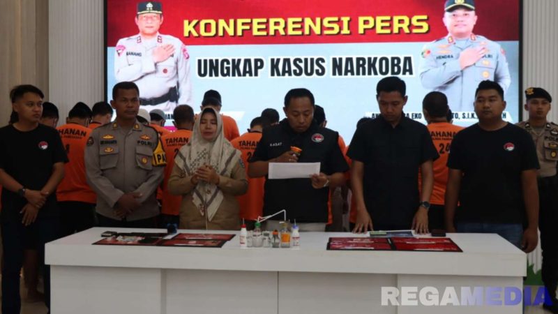 Caption: Polres Pamekasan saat gelar konferensi pers ungkap 7 kasus narkoba dan menangkap 17 pelaku, (dok. regamedianews). 