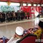 Caption: KH. Amin Syafi'uddin saat melantik Pengurus Pusat Ikatan Mahasiswa Darul Ulum Gersempal di Pendopo Trunojoyo, (dok. regamedianews). 
