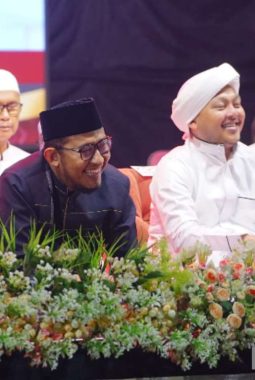 Sumenep Bersholawat Pererat Spiritual Masyarakat
