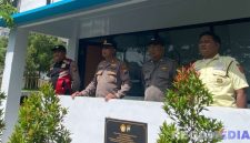 Caption: petugas keamanan kampus UTM terima sambang patroli Polres Bangkalan, (dok. regamedianews). 