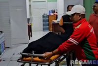 Caption: jenazah Naufaluddin Hanif atlet sambo asal Bangkalan saat berada di RSUD Kepanjen Malang, (dok. regamedianews). 