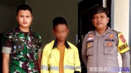 Caption: inisial RT (tengah) terduga pelaku tindak pidana pencurian uang saat diamankan anggota Polri dan TNI, (dok. regamedianews). 