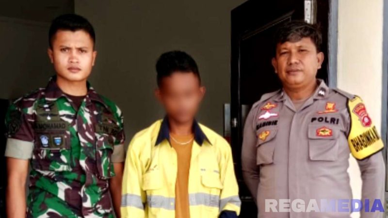 Caption: inisial RT (tengah) terduga pelaku tindak pidana pencurian uang saat diamankan anggota Polri dan TNI, (dok. regamedianews). 