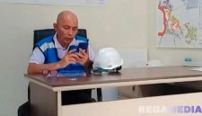 Caption: Humas Hutan Tanaman Industri (HTI) Group, Mansir Mundeng, menyikapi tudingan salah satu aktivis Gorut, (dok. regamedianews). 