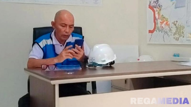 Caption: Humas Hutan Tanaman Industri (HTI) Group, Mansir Mundeng, menyikapi tudingan salah satu aktivis Gorut, (dok. regamedianews). 