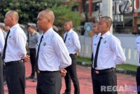 Captiom: tujuh CPNS baru saat mengikuti apel di halaman kantor Lapas Narkotika Pamekasan, (foto istimewa). 