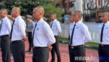 Captiom: tujuh CPNS baru saat mengikuti apel di halaman kantor Lapas Narkotika Pamekasan, (foto istimewa). 